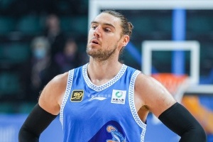 导演：被福建男篮三次裁掉的外援斯蒂尔 将第四次注册加盟球队