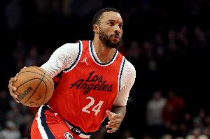 👀美网友热议船爵热三方交易：鲍威尔就这点价值？爵士在干嘛？