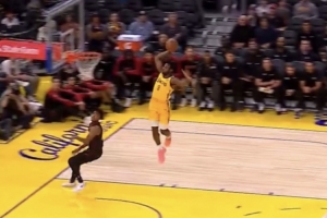 子承父业💪🏾詹姆斯转发布朗尼夏联扣篮照：年轻的🤴🏾