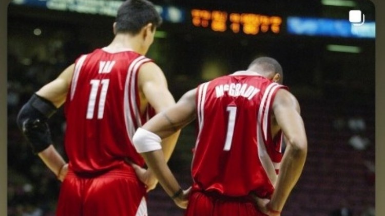 👀👀开拓者亨德森社媒晒04年姚麦合照 他和杨瀚森已互关