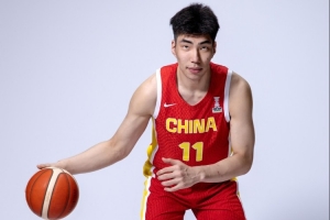 内线支柱！余嘉豪半场4投3中&罚球3中1 得到7分2篮板