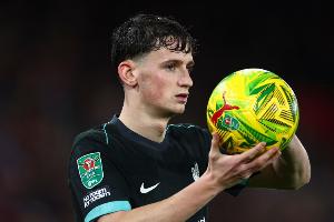 队报：里昂就签约利物浦中场莫顿达一致，转会费1000万欧+浮动