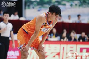 杨曦皓：最想对位周琦 想看看大魔王在内线的统治力是什么样的