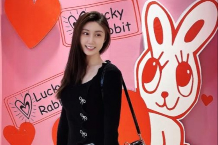 🔨锤了！邹阳妻子是大7岁的水艺诗💕前央视主持水均益的爱女