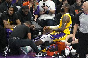 Skip：詹姆斯身边总是围绕着优秀的人 没人保养身体比他更下功夫