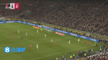 为了冠军🤣补时阶段凯恩角球区跪地护球，遭两人狠踹推出场外