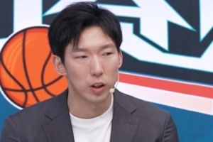 周琦：当你入选12人名单 就是中国篮球目前最好的12人 他们压力大