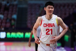 杨毅：将来国家队不管有谁 胡金秋的定位都是5号位