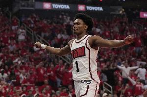 杜兰特：申京和阿门特别默契 总能保持同频！