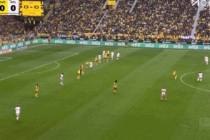 开场闪击！鲍姆加特纳门前垫射建功，莱比锡1-0领先多特