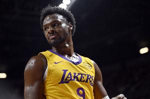 布朗尼：我上场机会不多&只能拼命防 若教练看见可能多给我时间