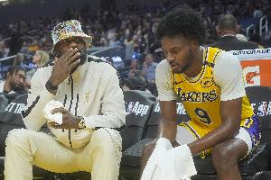 夸梅：布朗尼在主场打球时就像只被车灯照到的鹿一样不知所措