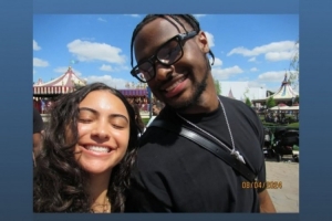 女友发合照祝布朗尼21岁生日快乐！布朗尼转发：谢谢宝贝！