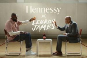 詹姆斯用“决定”的口吻做广告 是成熟&与过去愚蠢决定和解的表现