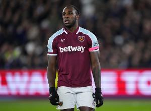 天空体育：安东尼奥随布伦特福德训练，不过预计该队不会签他