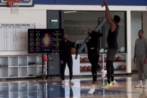 依旧丝滑！乔治训练中玩1V1 连续在乌布雷马克西头上完成干拔