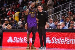 雷迪克：詹姆斯至今未参加球队完整合练 他有自己的恢复时间表