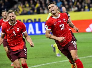 瑞士扎球王！33岁扎卡带队全胜0失球世预赛小组第1，英超黑猫核心