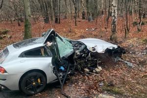 因车祸严重受损！安东尼奥的法拉利残骸挂牌4万镑；新车售价26万