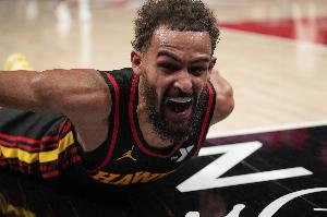 运动战准度不够罚球来凑！特雷-杨半场6中1&9罚7中 得到9分4助攻