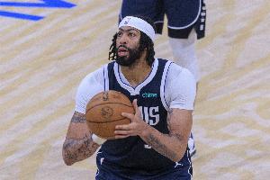 得吃得喝！浓眉半场出战19分钟 10中5&6罚全中砍下17分3板2助