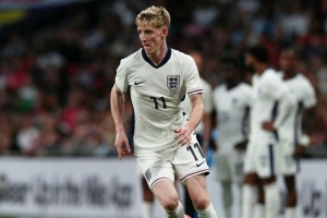 伯恩：戈登对我们在更衣室里放美国歌曲不满意，他说不是好兆头