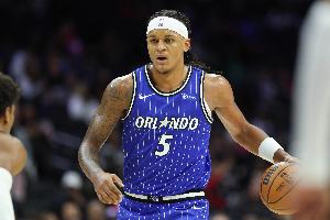 新赛季更进一步！班凯罗上半场6中4得14分7板2助1帽 罚球6中5