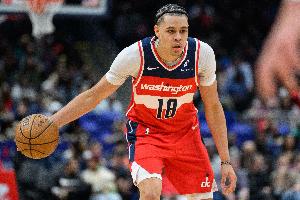 两分球7中7！凯肖恩-乔治11投8中砍下20分6板2助1断1帽填满数据栏