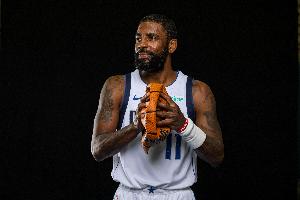 詹姆斯谈独行侠：最重要的是欧文的健康 他们拥有一些阵容深度