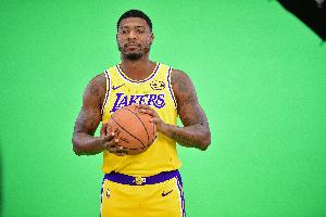 詹姆斯不在防守端谁顶上来？雷迪克：艾顿&斯玛特&文森特