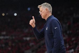 科尔：我们下半场的表现才是应有的样子 要围绕巴特勒和库里打球