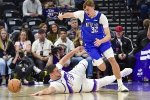 文班亚马：已经看过很多弗拉格的集锦 一直喜欢他的比赛强度