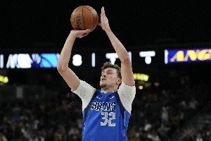 乐透秀首秀都啥表现？探花34分 弗拉格两双 11人登场8人得分上双