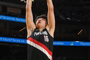 利拉德交代了你什么？杨瀚森：教了我一些经验 大哥对我倾囊相授