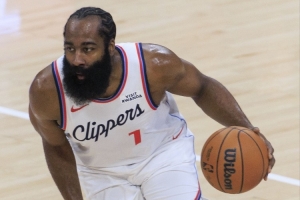 努力掌舵但船翻了！哈登12中5得15分3篮板11助攻 三分9中2