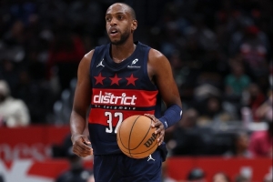 手感不错！米德尔顿14投9中得23分6板3助 得分全队最高