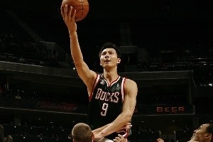 中国球员常规赛首秀表现如何？易建联9分最高 强如姚明首战0分2犯