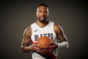 斯普利特：利拉德&霍勒迪等老将在更衣室很重要 他们非常受欢迎