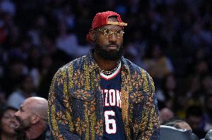 詹姆斯：本赛季会充满悬念 开拓者和爵士也值得关注