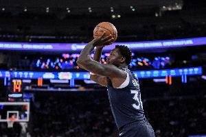 兰德尔出战30分钟 16中9&三分8中4砍下26分9板5助 出现3失误