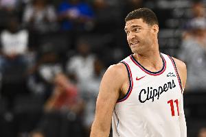 贡献不少！大洛佩斯半场4中1拿到3分4板1助1帽