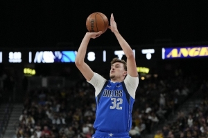 弗拉格成为单场至少15分5板5助第二年轻的球员 仅次于詹姆斯