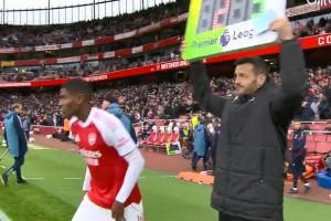 萨利巴半场被换下！下半场比赛开始，莫斯克拉替补登场