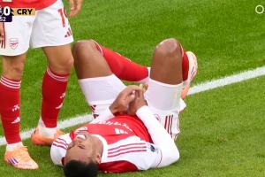 😂男人都懂的痛！加布里埃尔高高跃起后落地，下体重重撞上立柱