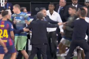 😅比赛结束姆巴佩还拉着维尼修斯，之后试图加入冲突被直接拦下