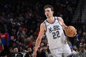 手感火热！小瓦格纳上半场10投7中&三分3中2攻下18分3板1助