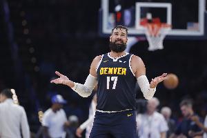 瓦兰低位得分！李根：杨瀚森现在就差这个 防守被点进攻马上还上