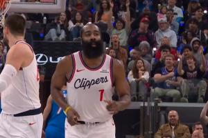 🔥登峰造极的登！哈登开场连得12分 包揽球队所有得分！