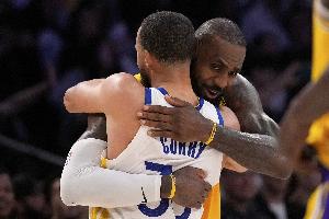 詹姆斯：库里不仅毁了篮球也毁了联盟 现在一场投50&60三分都赖他