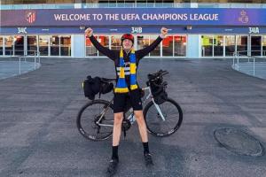 👍马卡：一位圣吉罗斯死忠10天骑行1570公里，观看球队客战马竞